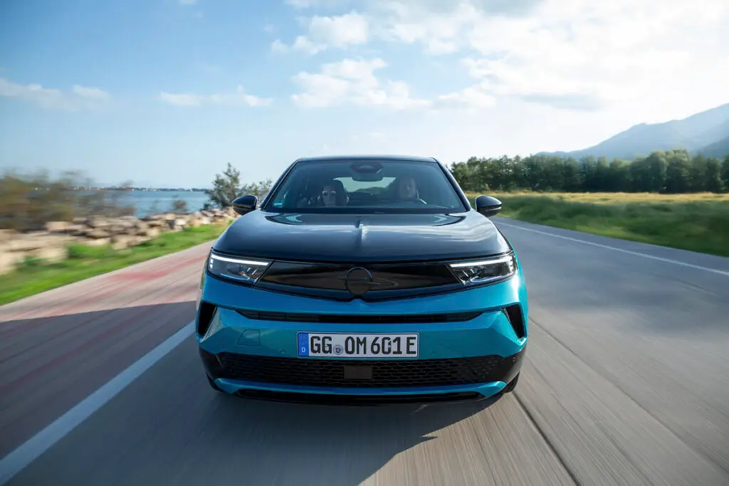 Frontale Opel Vizor di Mokka Electric blu